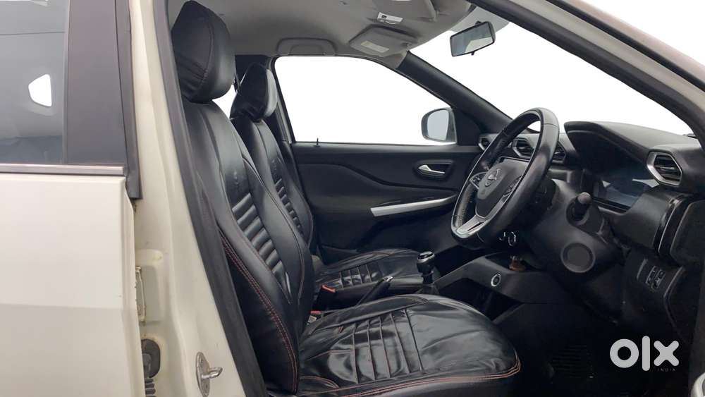 Nissan Magnite 1.0 Xv Premium Dual Tone, 2021, Petrol