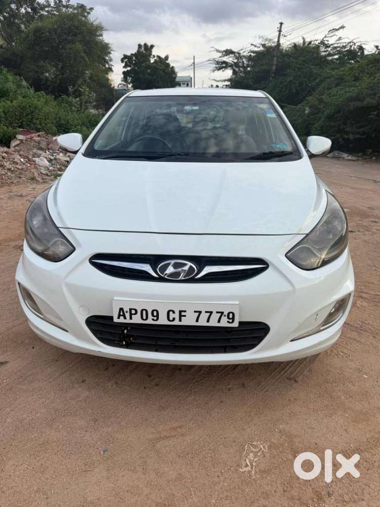 Hyundai Verna Fluidic 1.6 Vtvt Sx, 2011, Petrol