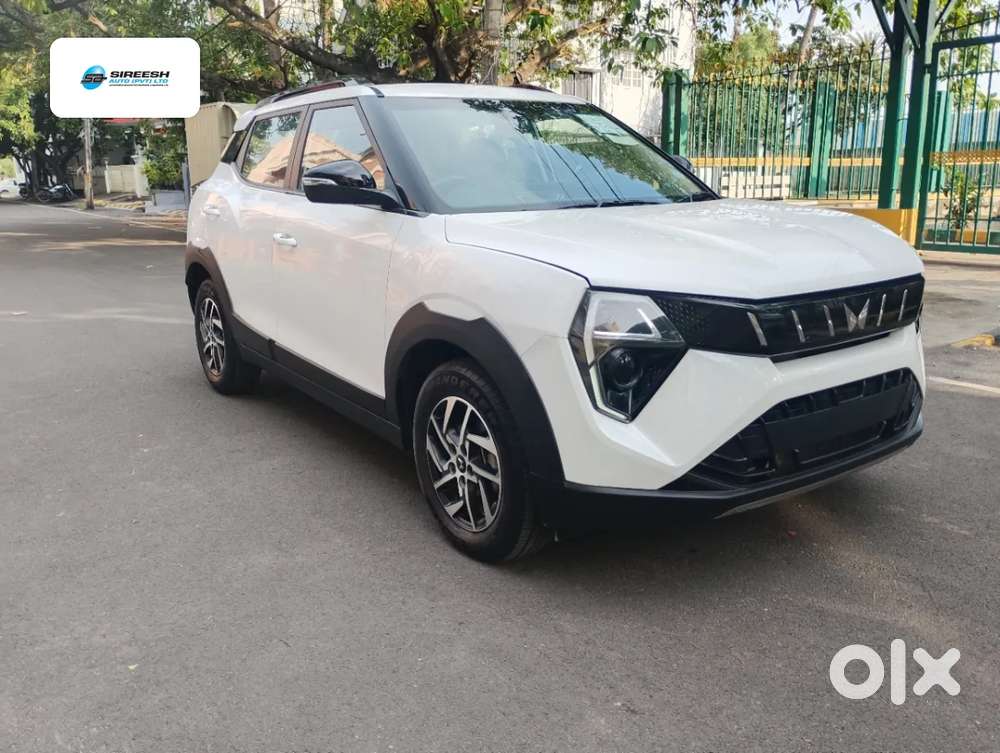 Mahindra Xuv 3xo Ax5 Pm Mt, 2024, Petrol