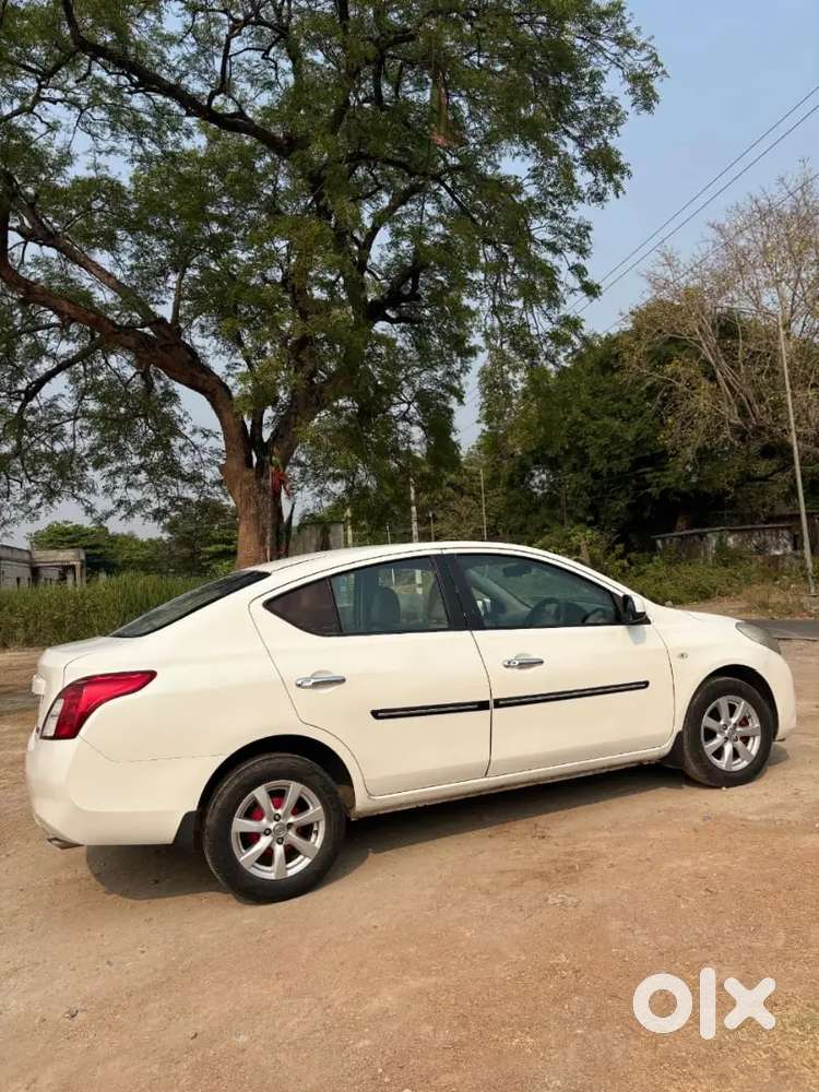 Nissan Sunny 2012 Model Top End Version