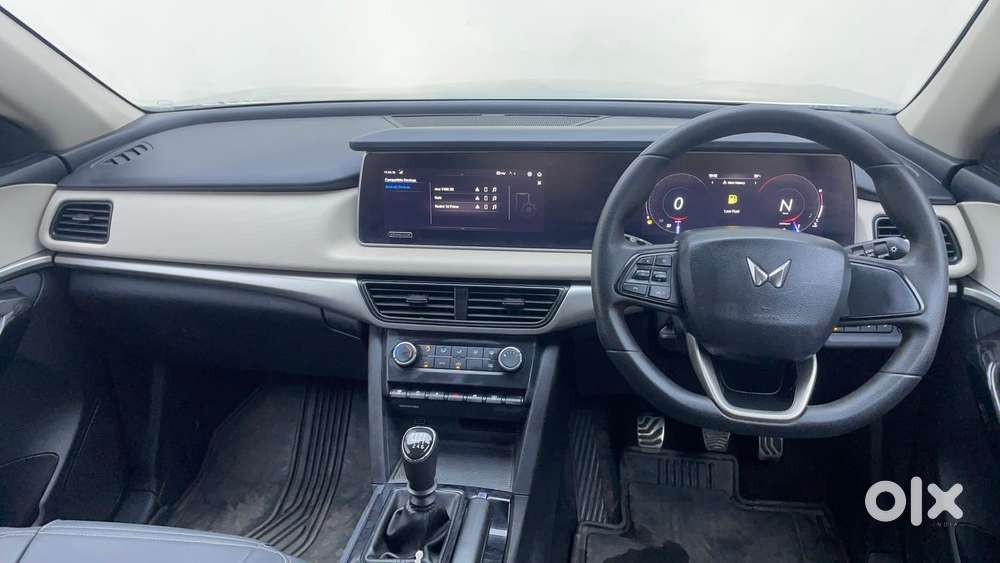 Mahindra Xuv700 2.0 Ax 5 Petrol Mt Str, 2021, Petrol