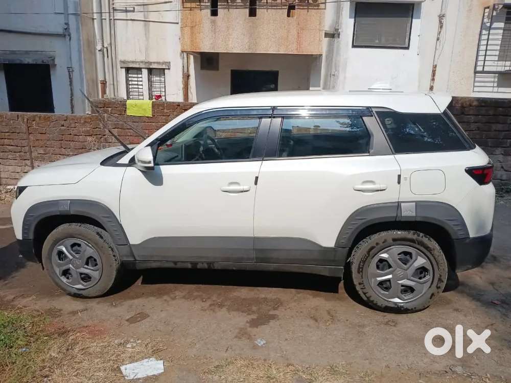 2025 Brezza 1.5 Lxi Petrol+cng, 10000 Km  1st Owner, Insurance Valid .