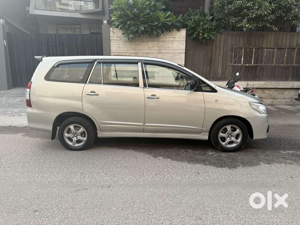 Toyota Innova 2.5 G (diesel) 8 Seater Bs Iv, 2015, Diesel