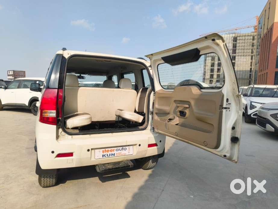 Mahindra Tuv 300 T8, 2016, Petrol