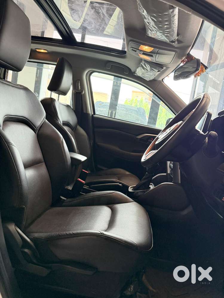 Maruti Suzuki Grand Vitara 1.5 Alpha Smart Hybrid At, 2022, Petrol