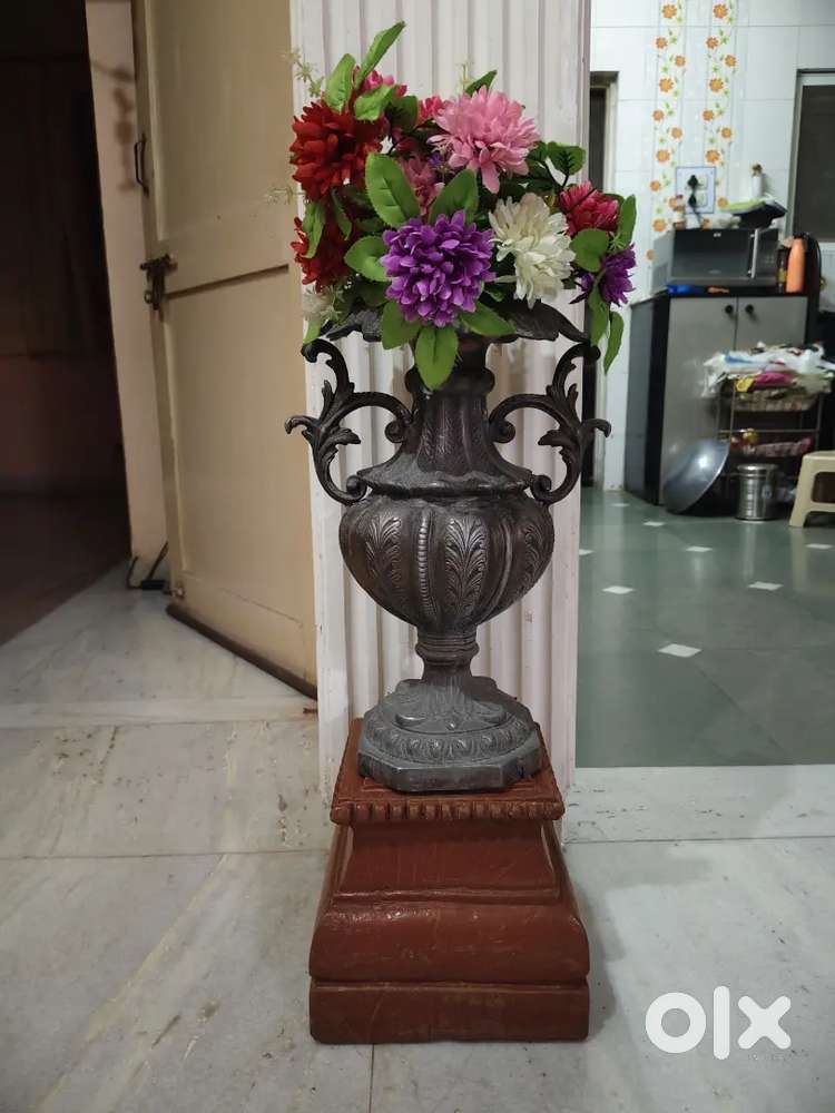 Metal flower pots
