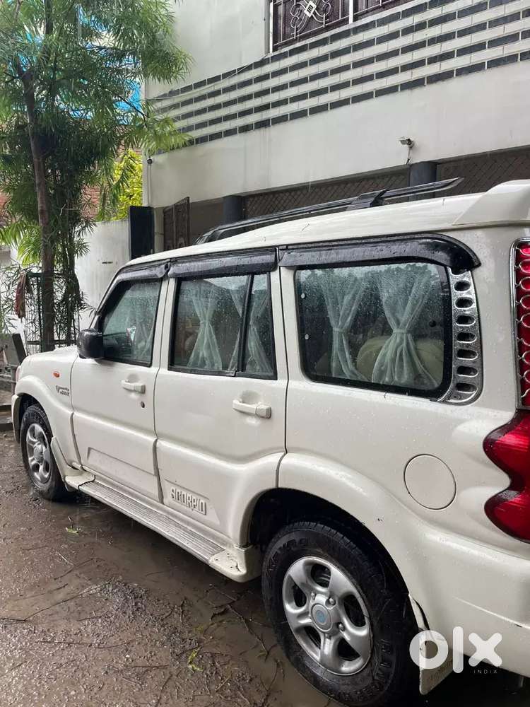 Car Bahot Acchi Condition Me 5saal Renewal Hai Car