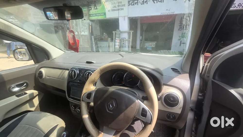 गाढ़ी बेच रहे है जिसे भी लेना हो वो