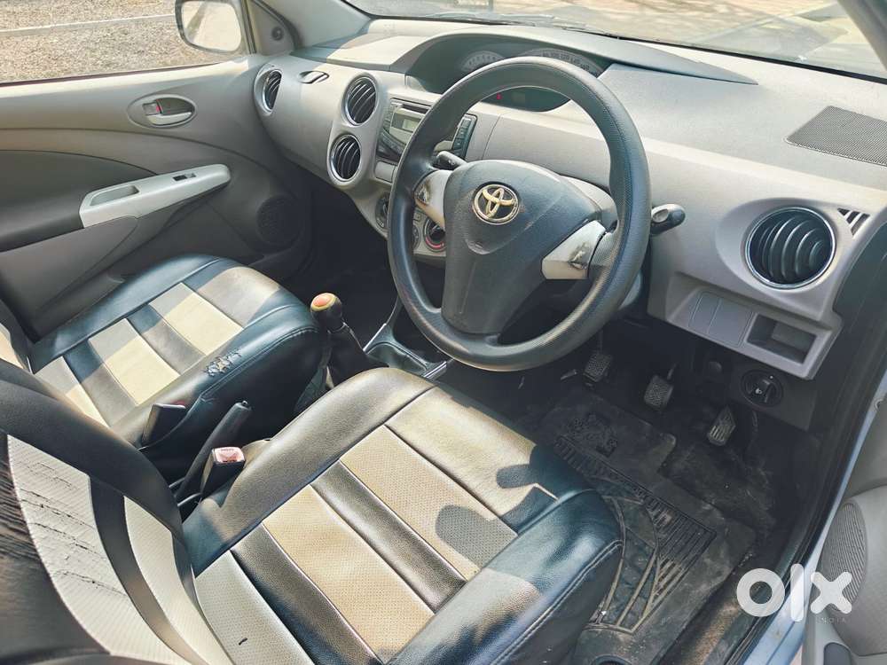 Toyota Etios Liva 2013-2014 V, 2011, Petrol