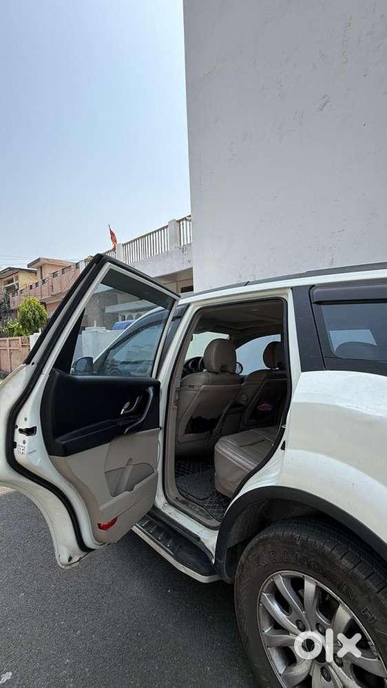 Mahindra Xuv W10 2015