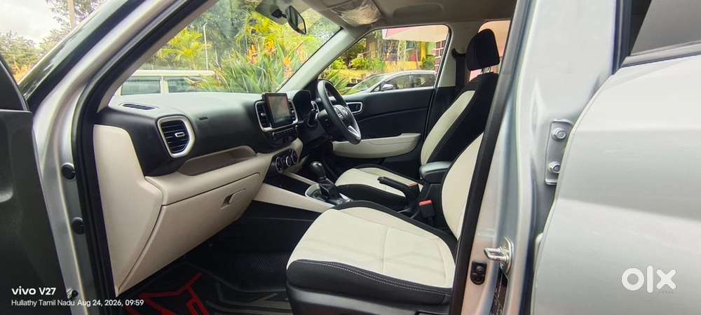 Hyundai Venue 2024 Petrol Well Maintained