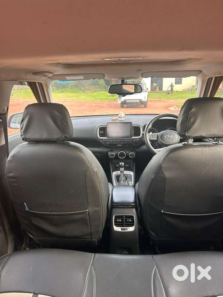 Hyundai Venue 2022 Petrol 70000 Km Driven
