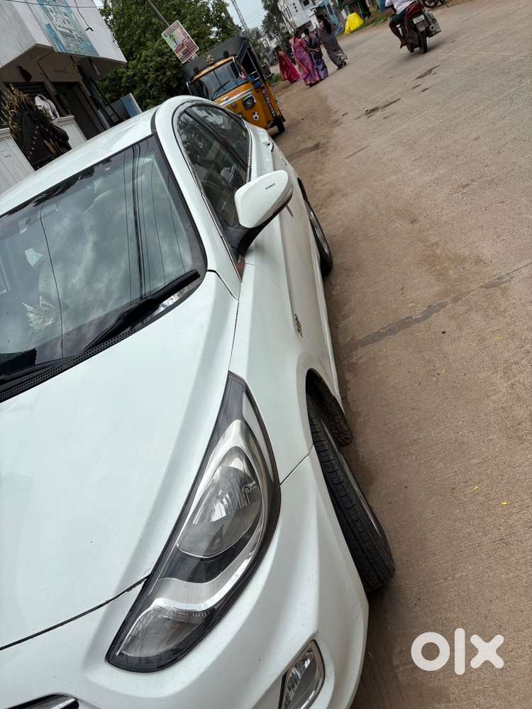 Hyundai Fluidic Verna 2012