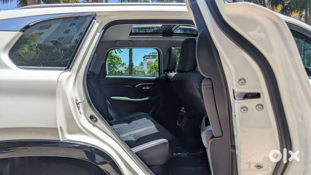 Maruti Suzuki Grand Vitara 1.5 Alpha Plus Intelligent Hybrid Ecvt, 2..