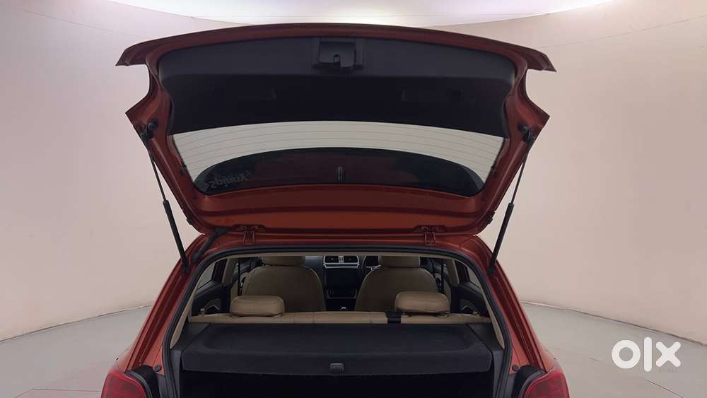 Volkswagen Polo Petrol Highline 1.2l, 2015, Petrol