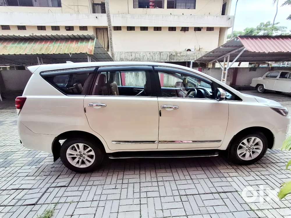 Toyota Innova Crysta 2.4 V Manual 2017 8 Seater