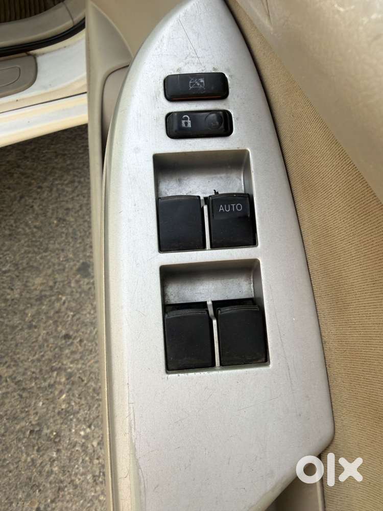 Toyota Corolla Altis Facelift, 2012, Petrol