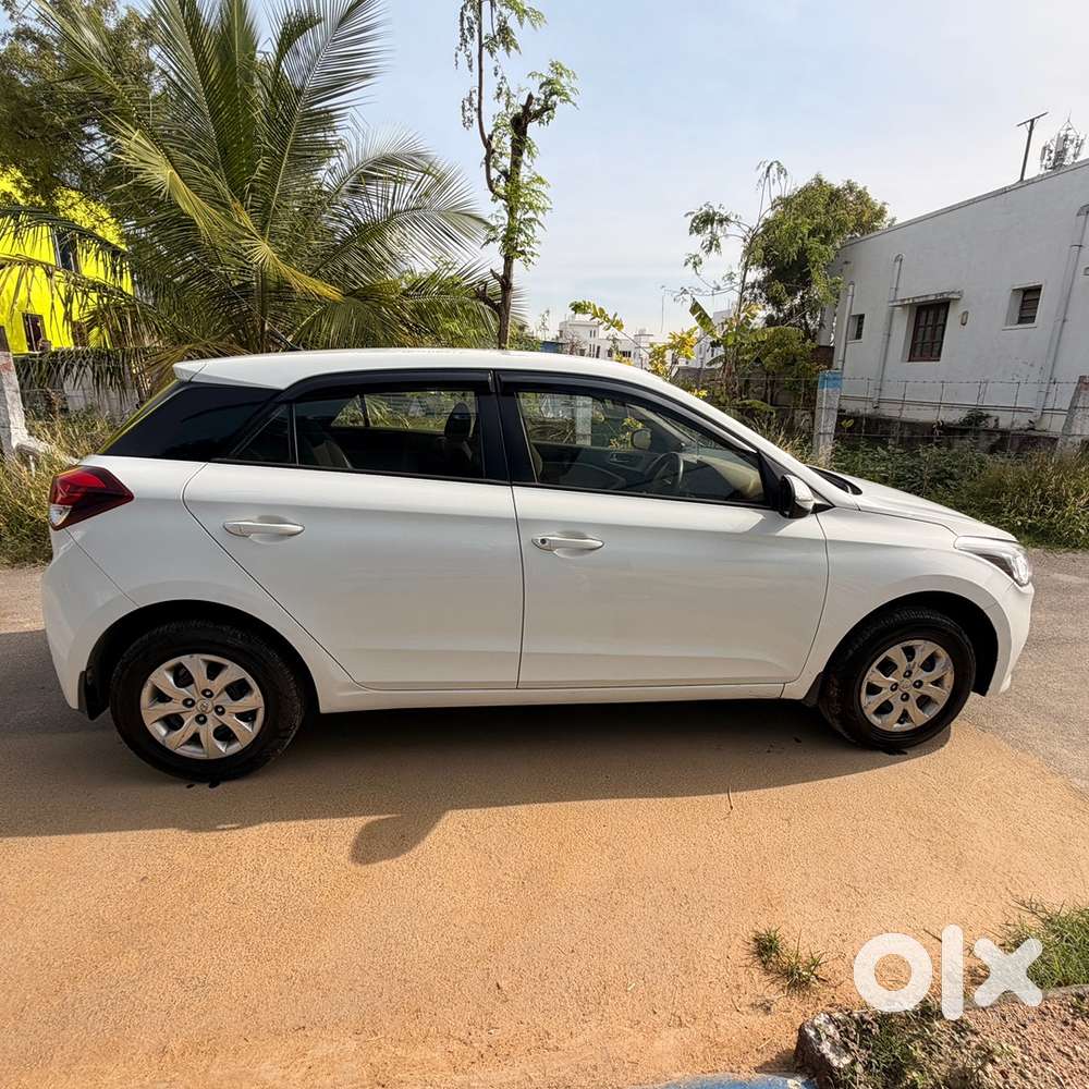 Hyundai I20 2017 Petrol 118000 Km Driven