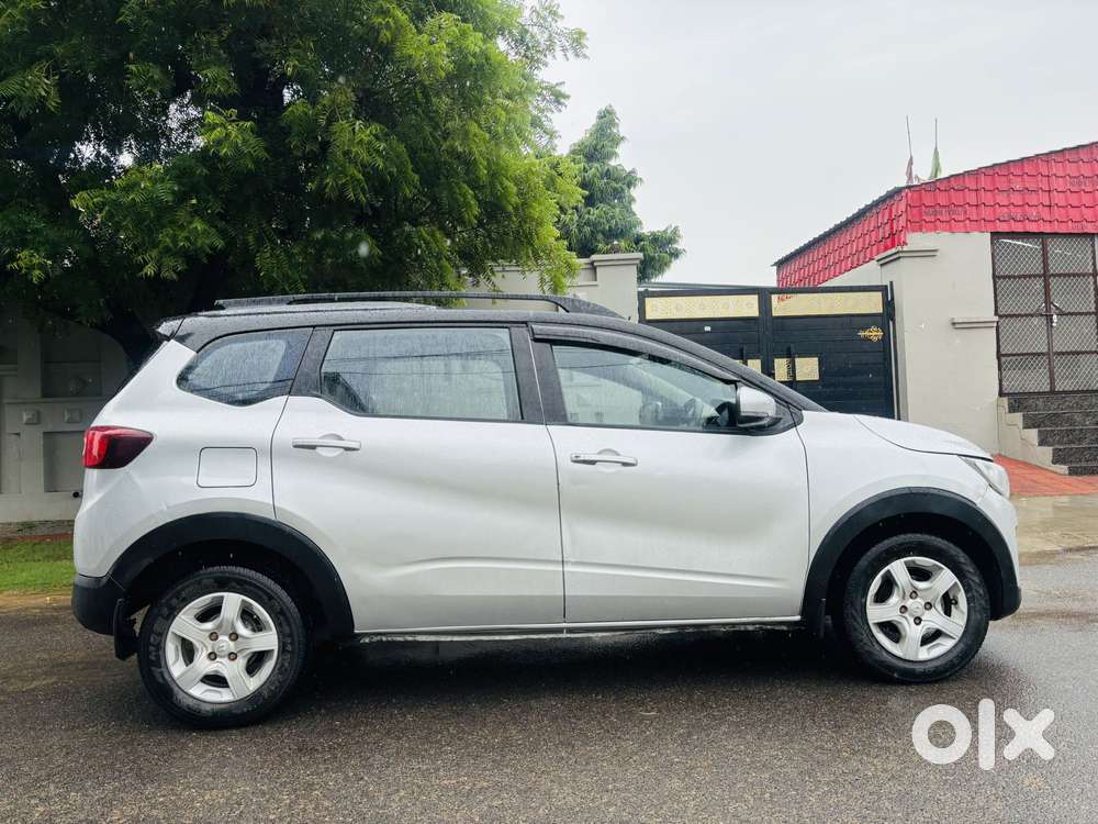 Renault Triber Rxt, 2023, Petrol