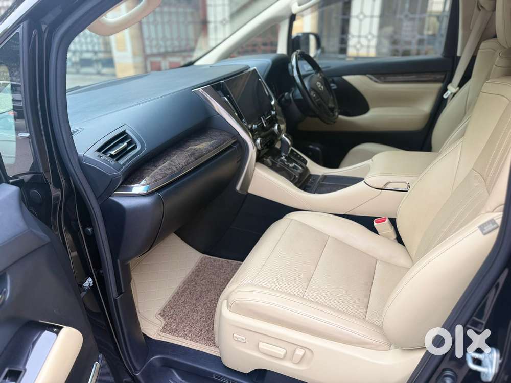 Toyota Vellfire 2.5 Executive Lounge, 2019, Petrol