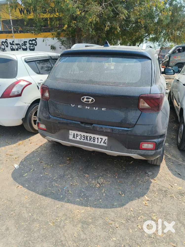 Hyundai Venue 2021 Petrol 108000 Km Driven