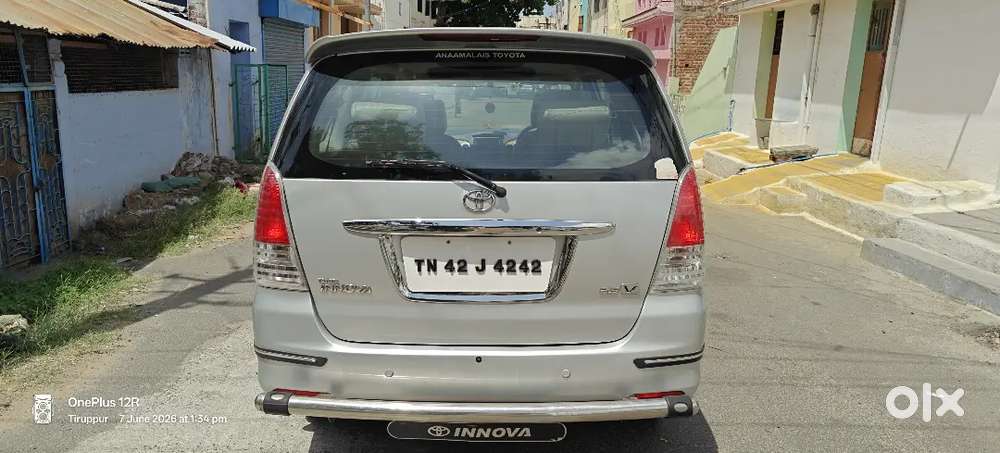 Toyota Innova 2.5 V 2011 Full Option Car Showroom Condition