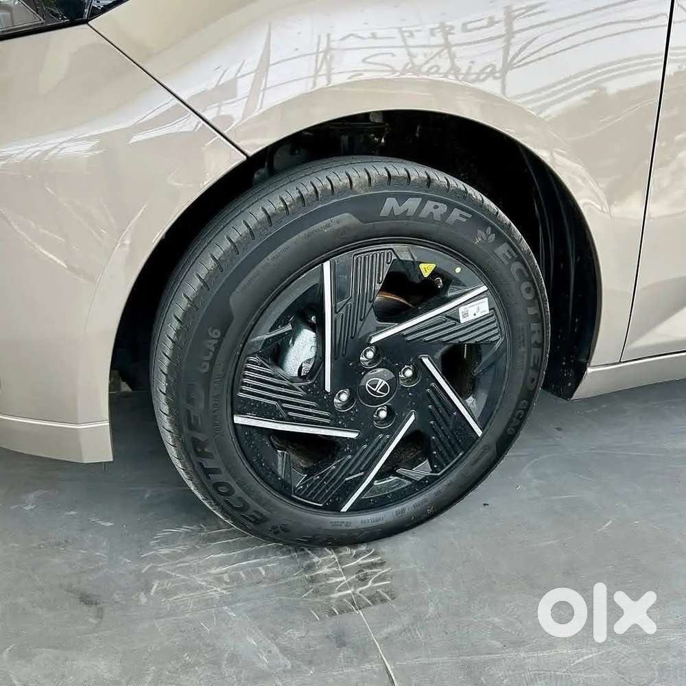 Tata Altroz Available 
Yearback 2025 Models Available &2026 Available