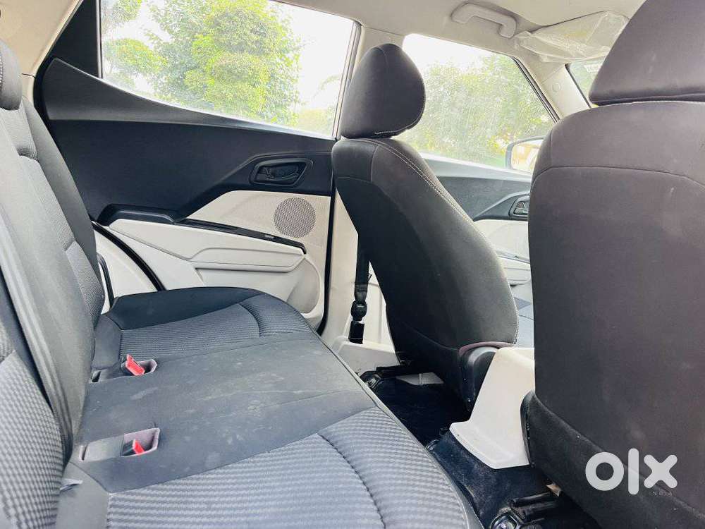 Mahindra Xuv300 W4, 2022, Petrol