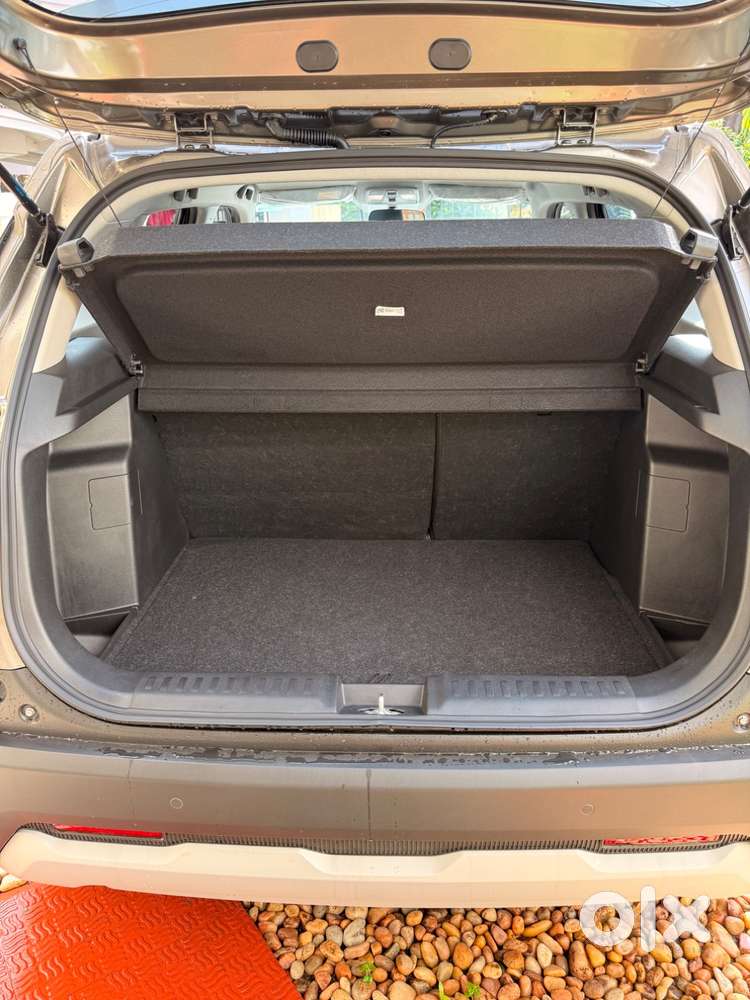 Maruti Suzuki Brezza Zxi Automatic 2026 – Almost Brand New