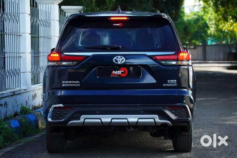 Toyota Innova Hycross 2.0 Zx Hybrid 7 Str, 2023, Petrol