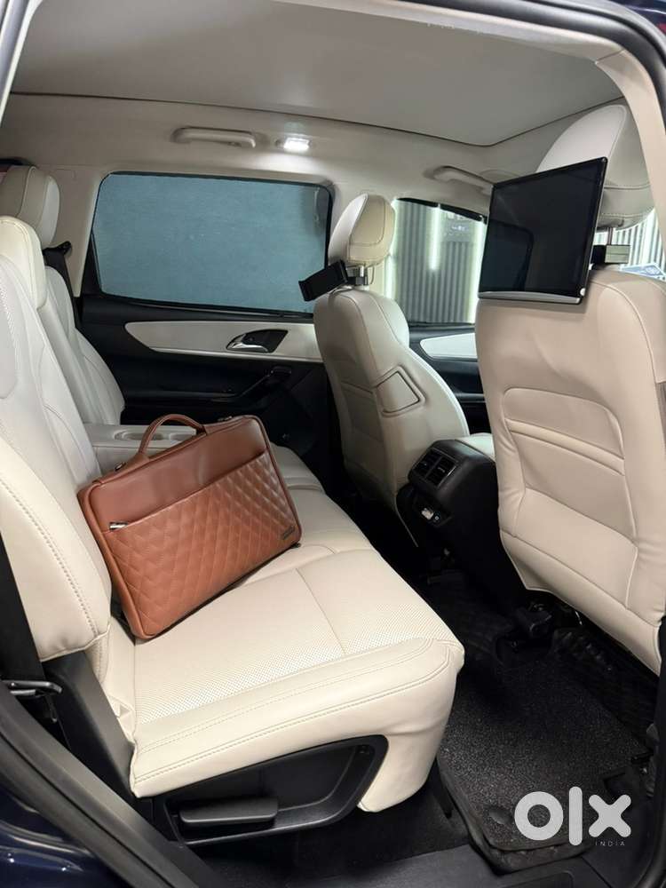 Diplomat Used Under Warranty Mahindra Xuv 700
