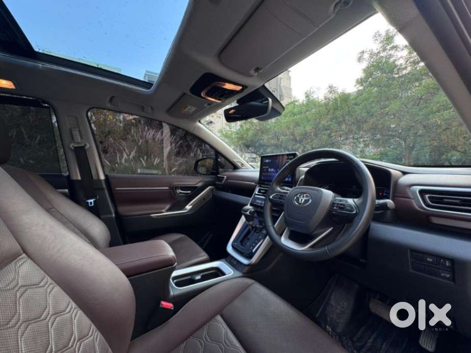 Toyota Innova Hycross 2.0 Zx Hybrid 7 Str, 2025, Petrol