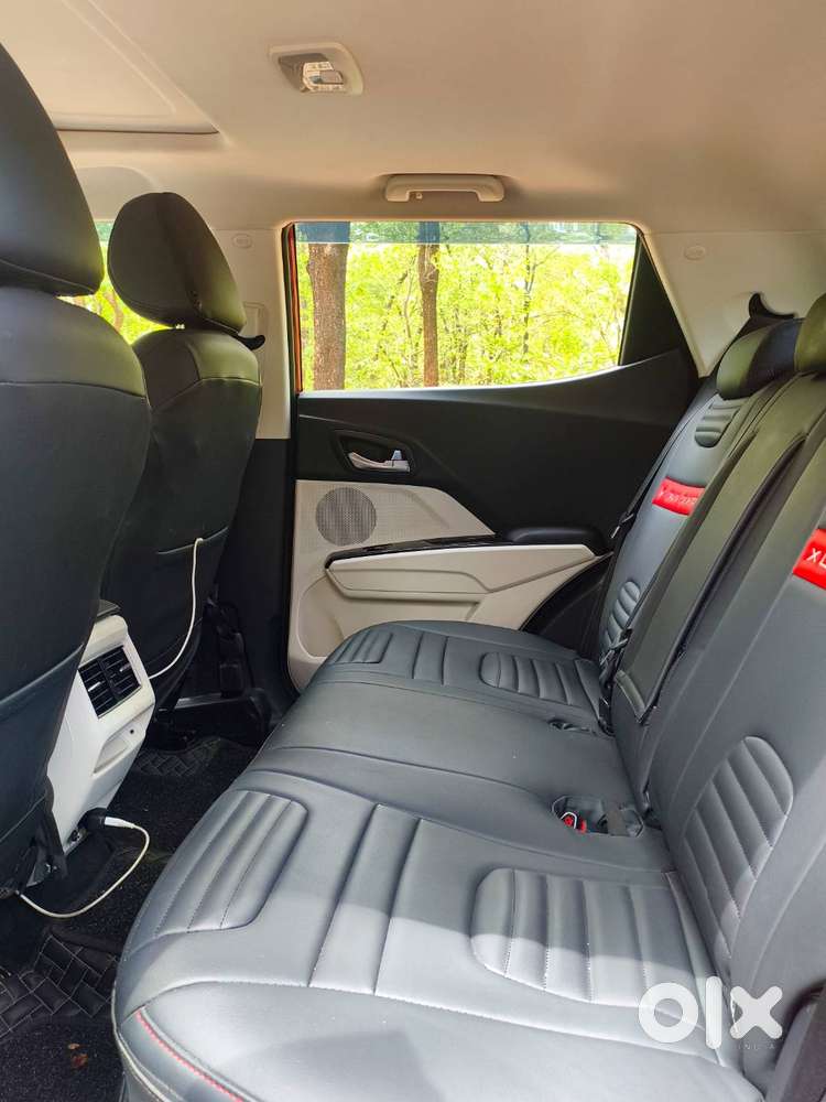 Mahindra Xuv 3xo Ax5l Petrol Manual (top Variant)