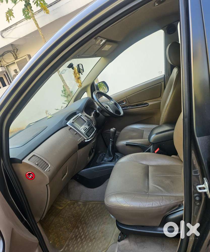 Toyota Innova 2.5 Z Diesel 7 Seater Bs Iv, 2015, Diesel