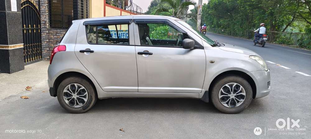Maruti Suzuki Swift 1.2 Lxi (o), 2011, Petrol