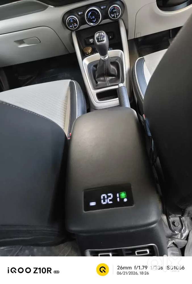 Hyundai Venue 2022 Petrol 23000 Km Driven, Imt, Sunroof