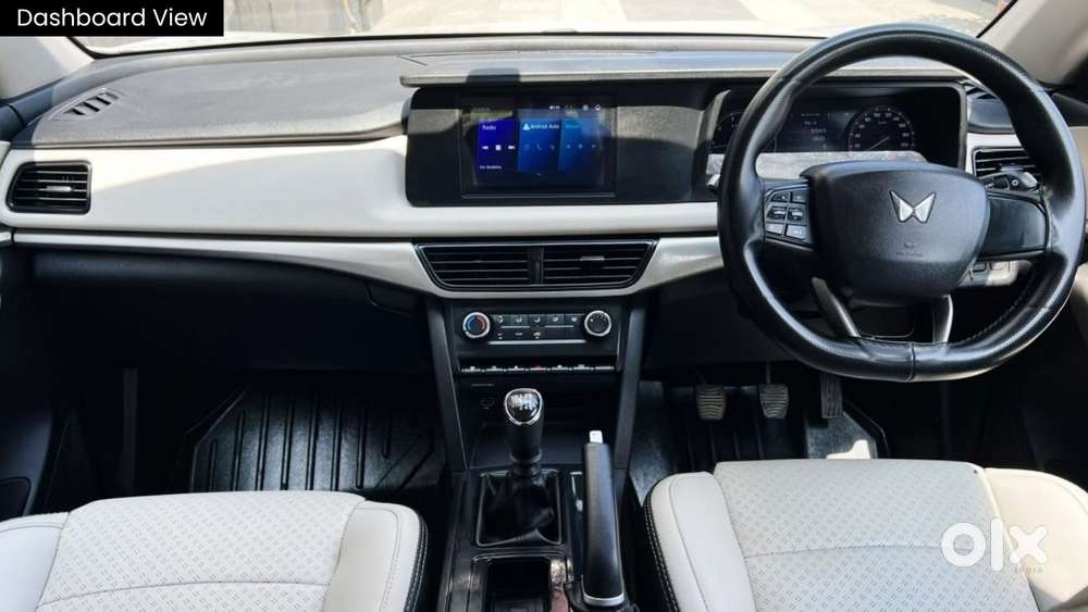 Mahindra Xuv700 Mx Petrol Mt 5 Str (e), 2023, Petrol