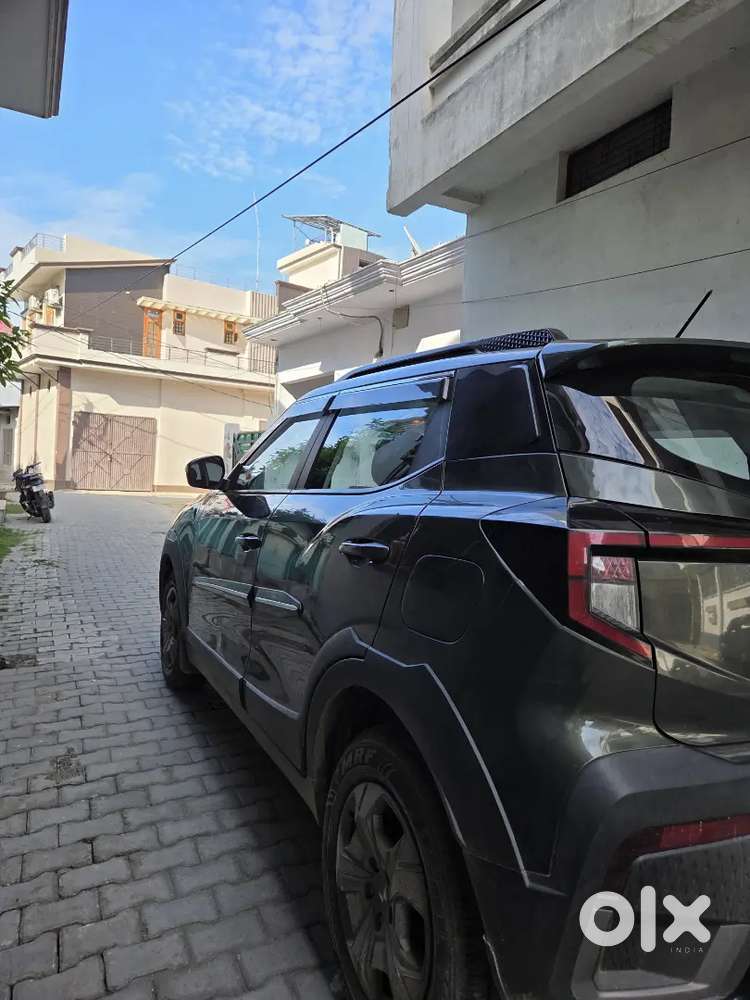 Mahindra Xuv 3xo 2024 Ax5