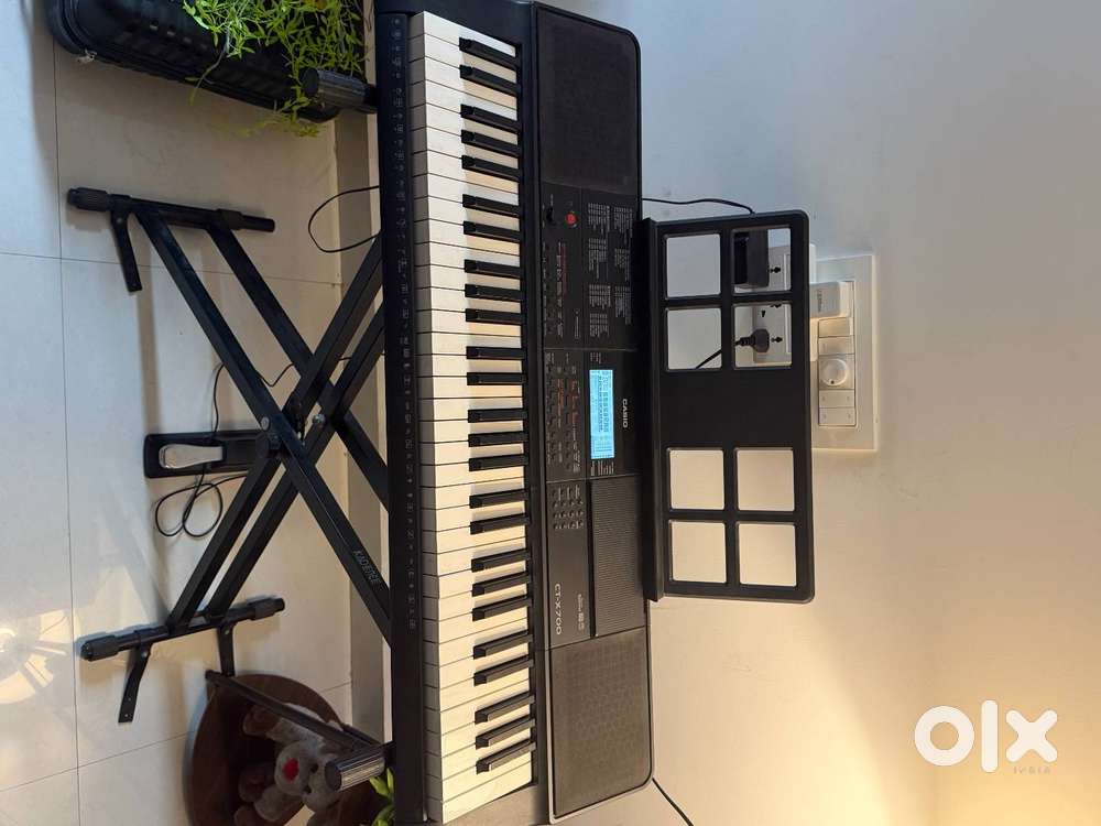 Casio CT-X700 Keyboard with Cover and Pedal – Good Condition