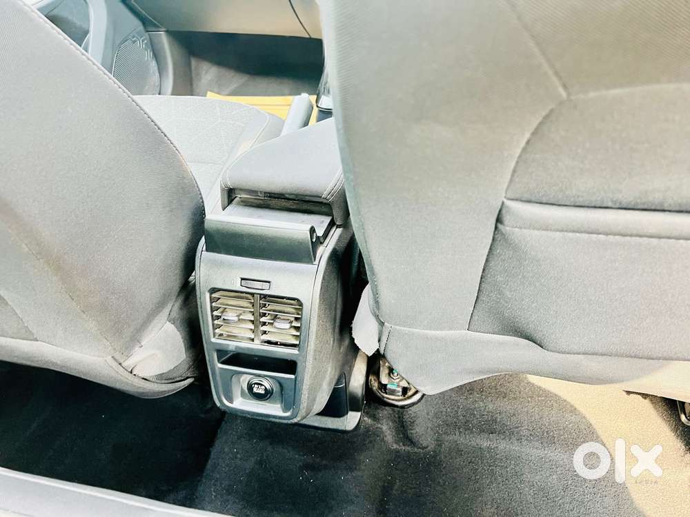 Tata Punch Creative Dual Tone Amt Sunroof, 2025, Petrol