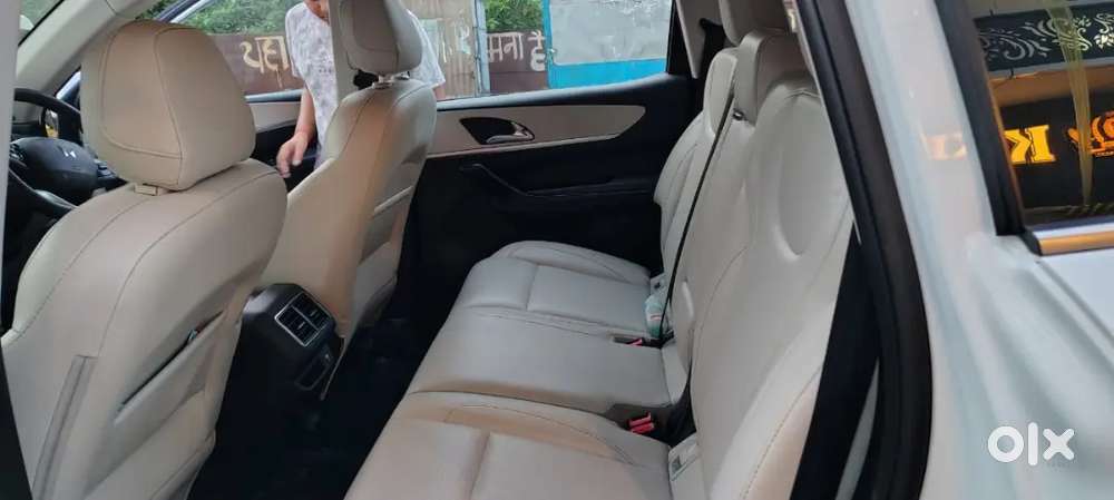 Mahindra Xuv700 2024 Petrol Well Maintained
