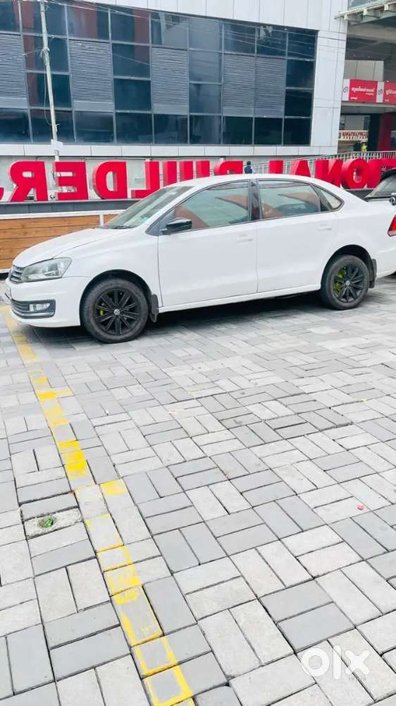Volkswagen Vento Highline 2016 Petrol Manual Authorised Showroom Servi