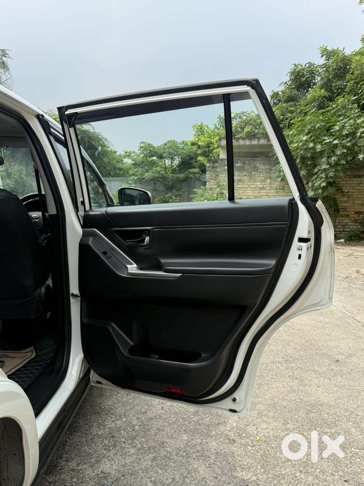 Toyota Innova Hycross Gx (o), 2023, Petrol
