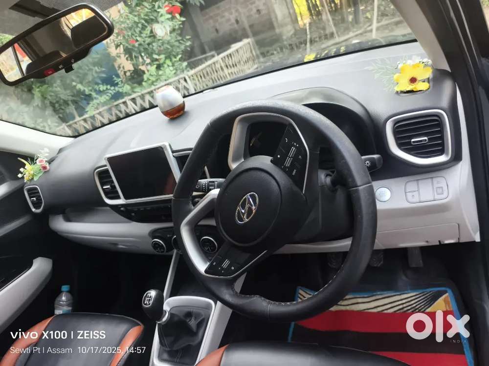 Hyundai New Venue Sx 2023 Petrol 21000 Km Driven