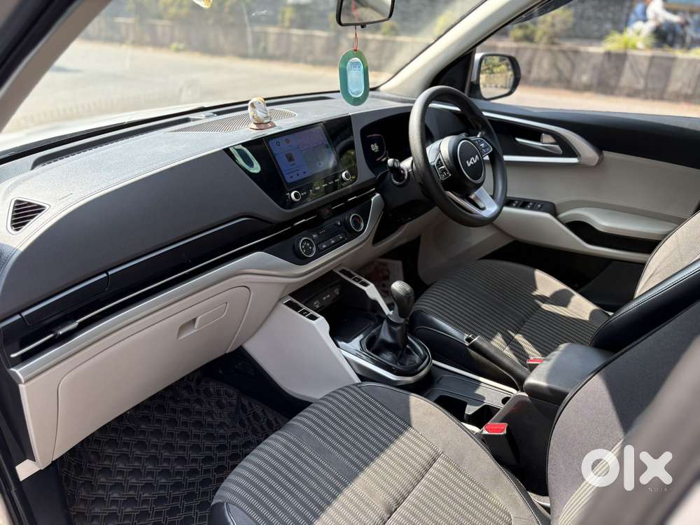 Kia Carens 1.4 Prestige 7 Str, 2023, Petrol