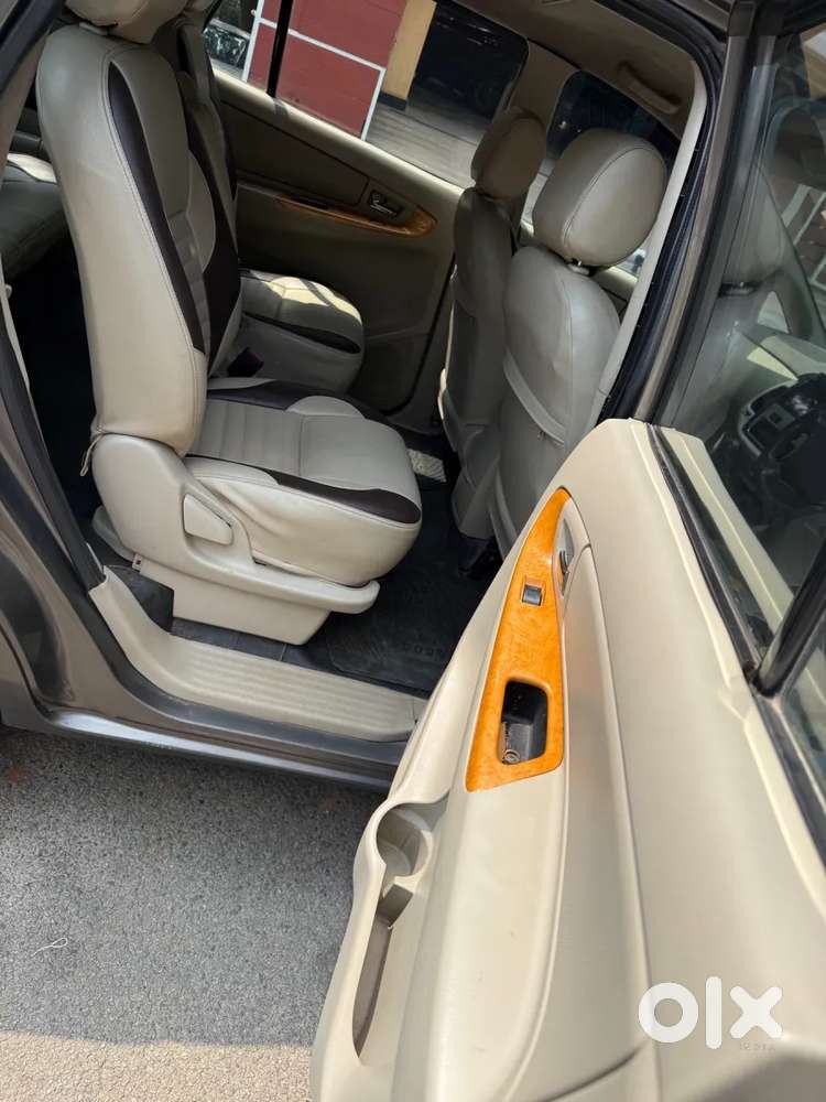 Toyota Innova 2.5 Vx 7 Seater Bs Iv, 2011, Diesel