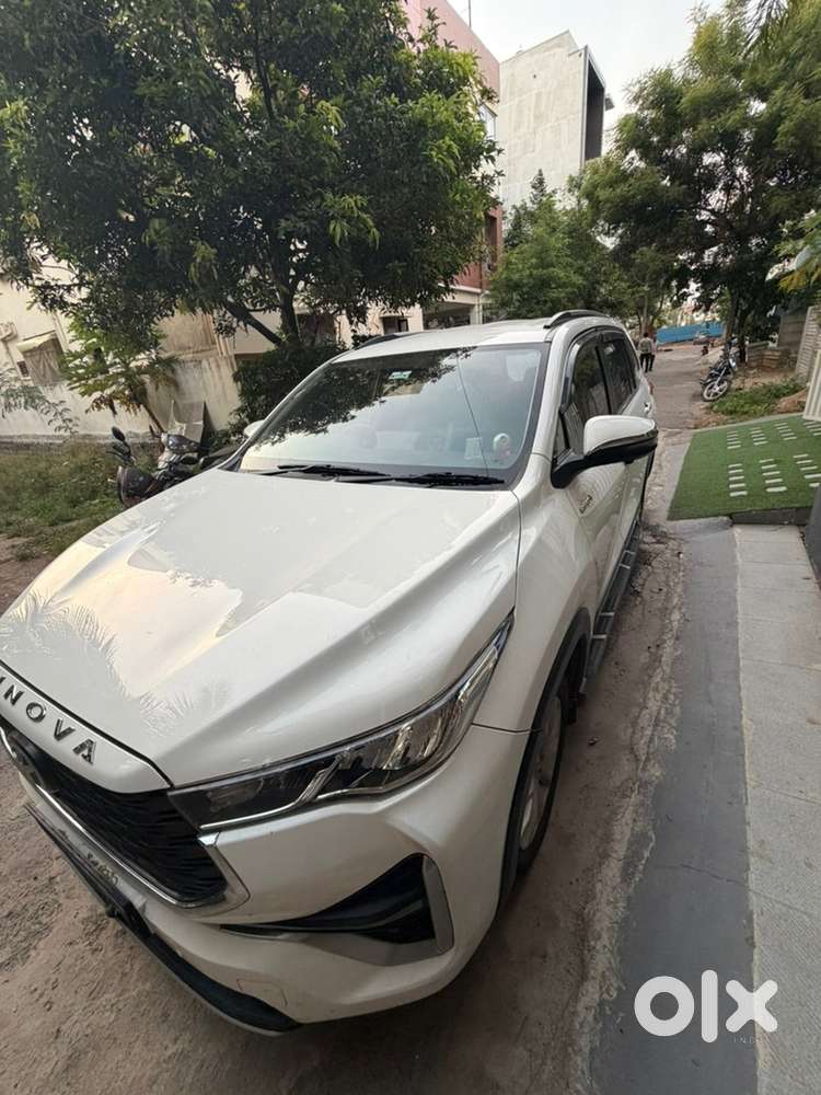 Toyota Innova Hycross 2023
