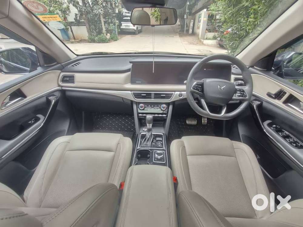 Mahindra Xuv700 2.2 Ax 7 Diesel At Luxury Pack Str Awd, 2021, Diesel