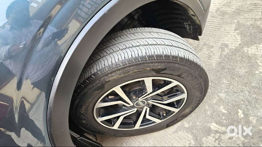 Xuv 300 W6 Diesel Manual Gear Deiven 77500kms Excellent Condition