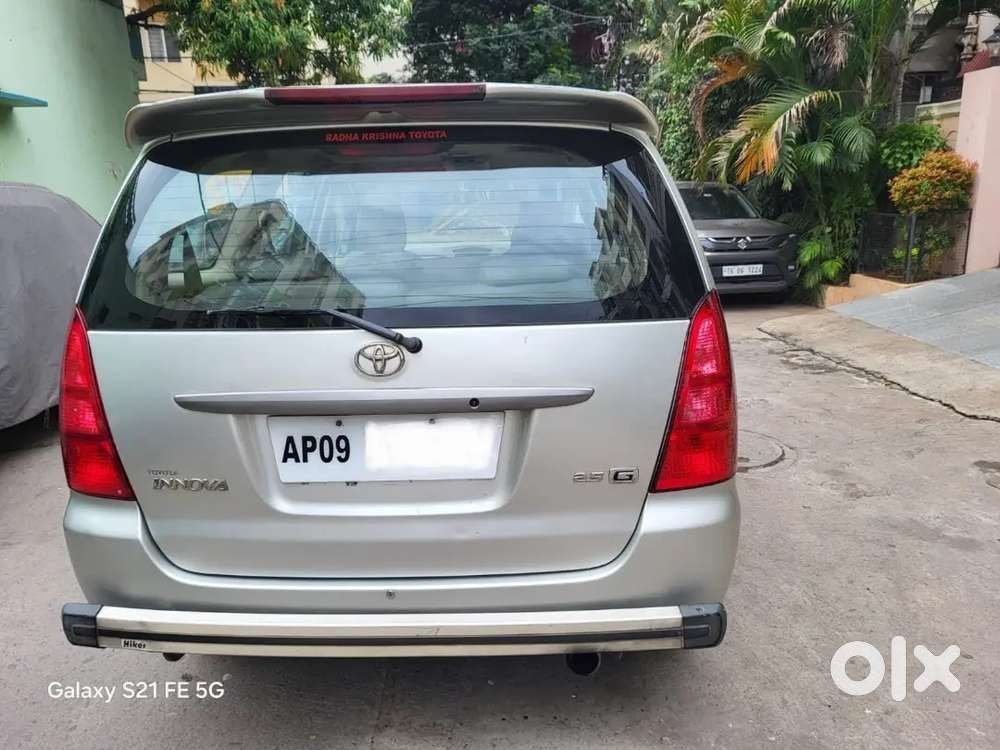 Showroom Track Toyota Innova 8 Seater Diesel 2009